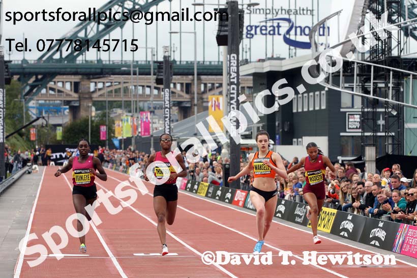 English Schools girls 150 metres, 2018 Great North CityGames. Photo: David T. Hewitson/Sports for All Pics